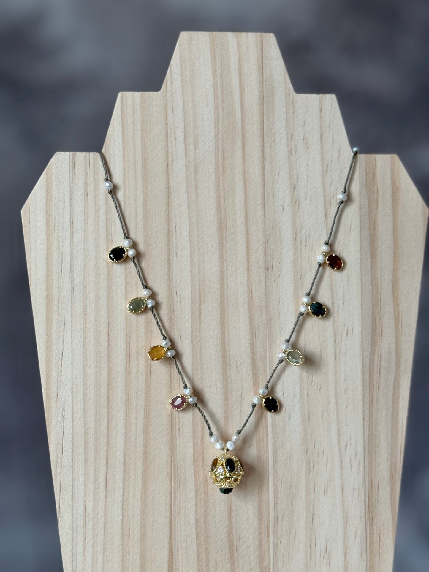 Collier Miranda gris