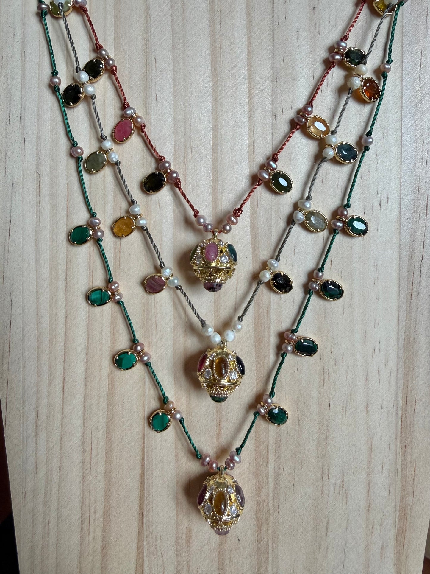 Collier Miranda gris