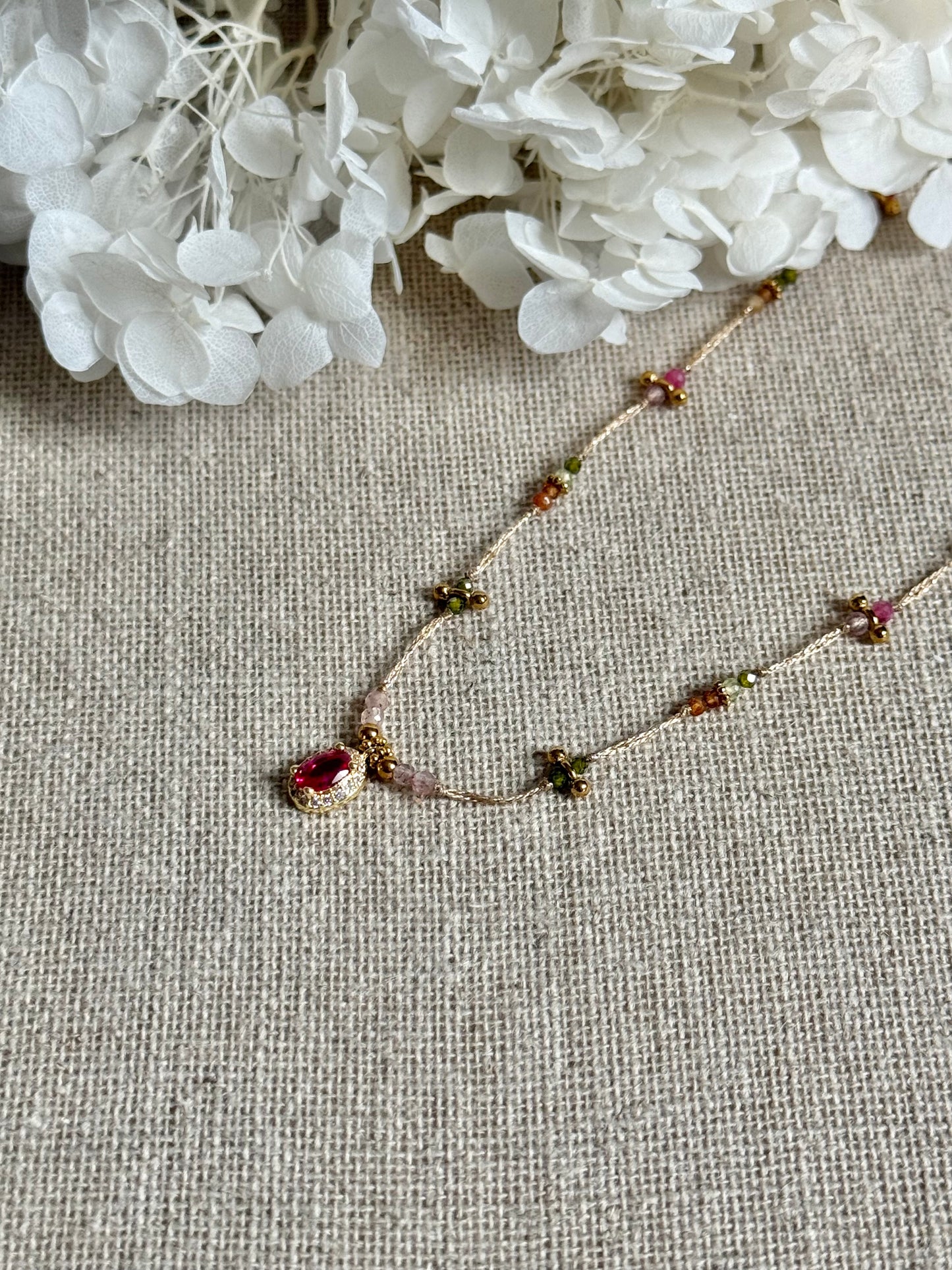 Collier Iris rose
