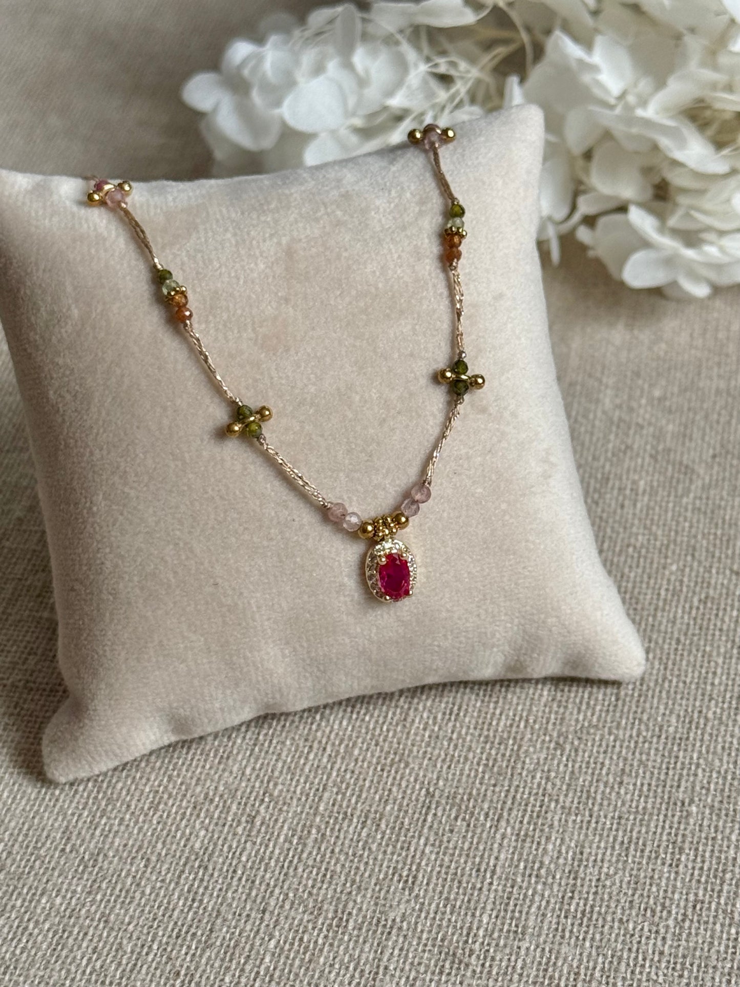 Collier Iris rose