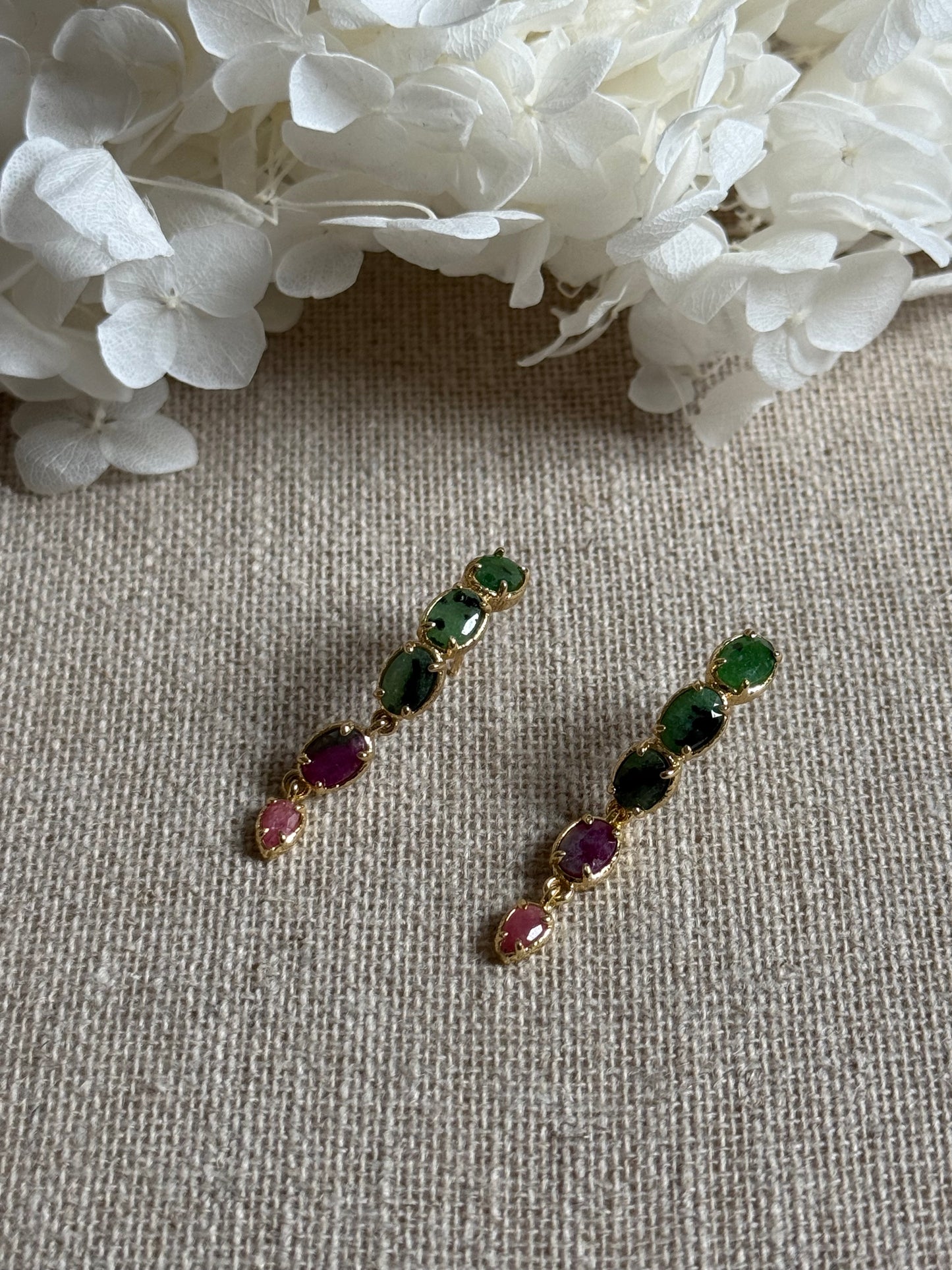 Boucles d'oreilles Aya rubis zoïsites