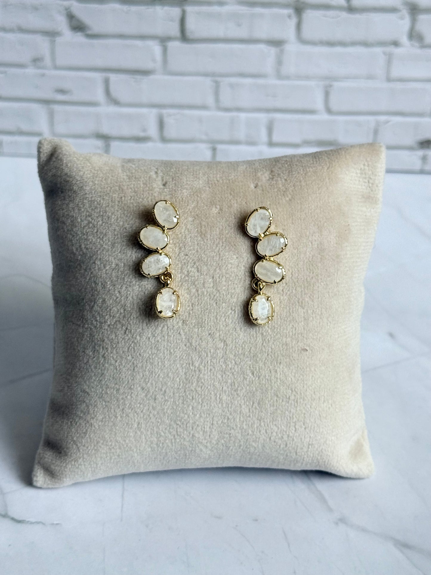 Boucles d'oreilles Monica pierres de lune