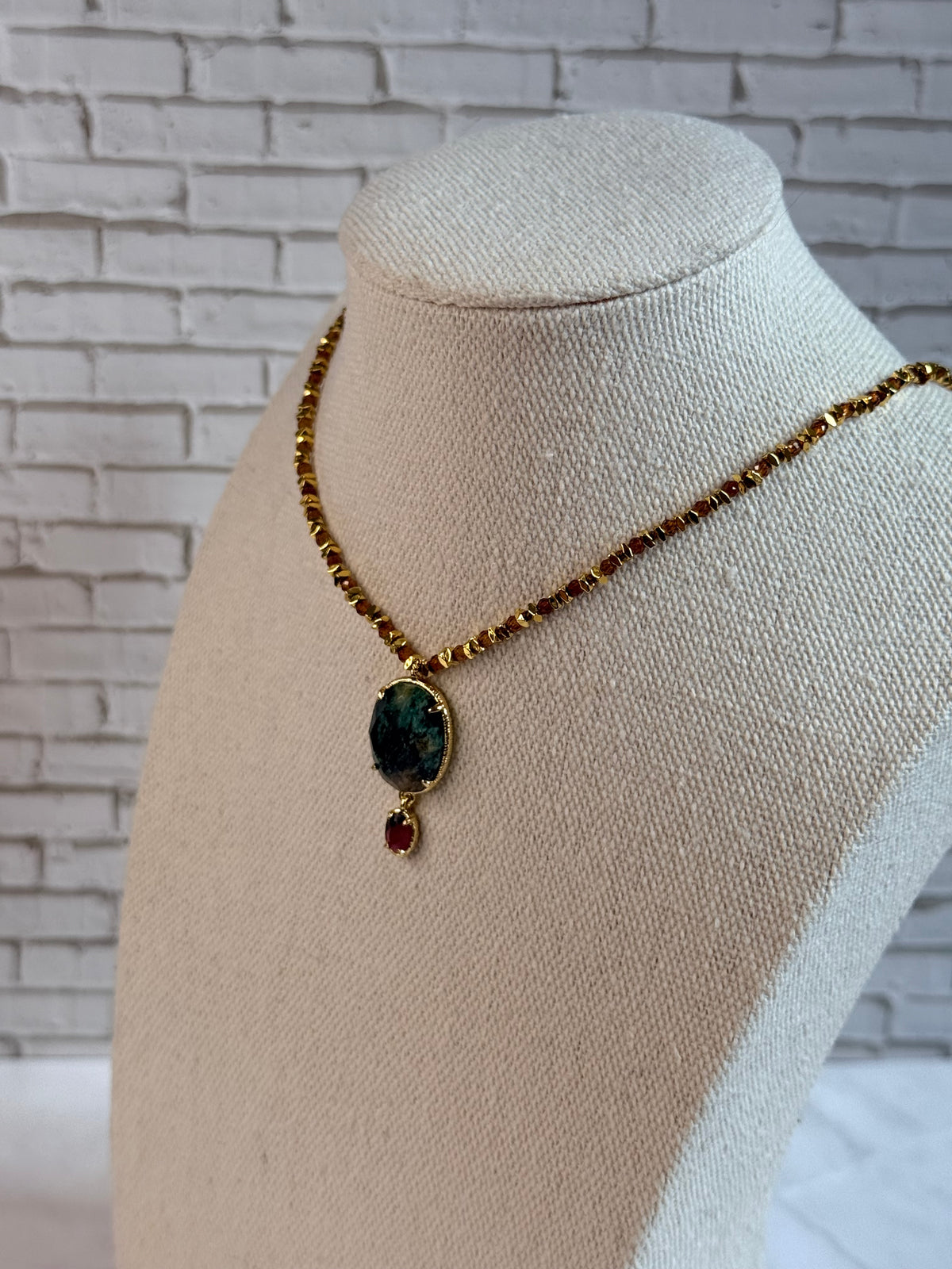 Collier Vicky rubis zoïsite