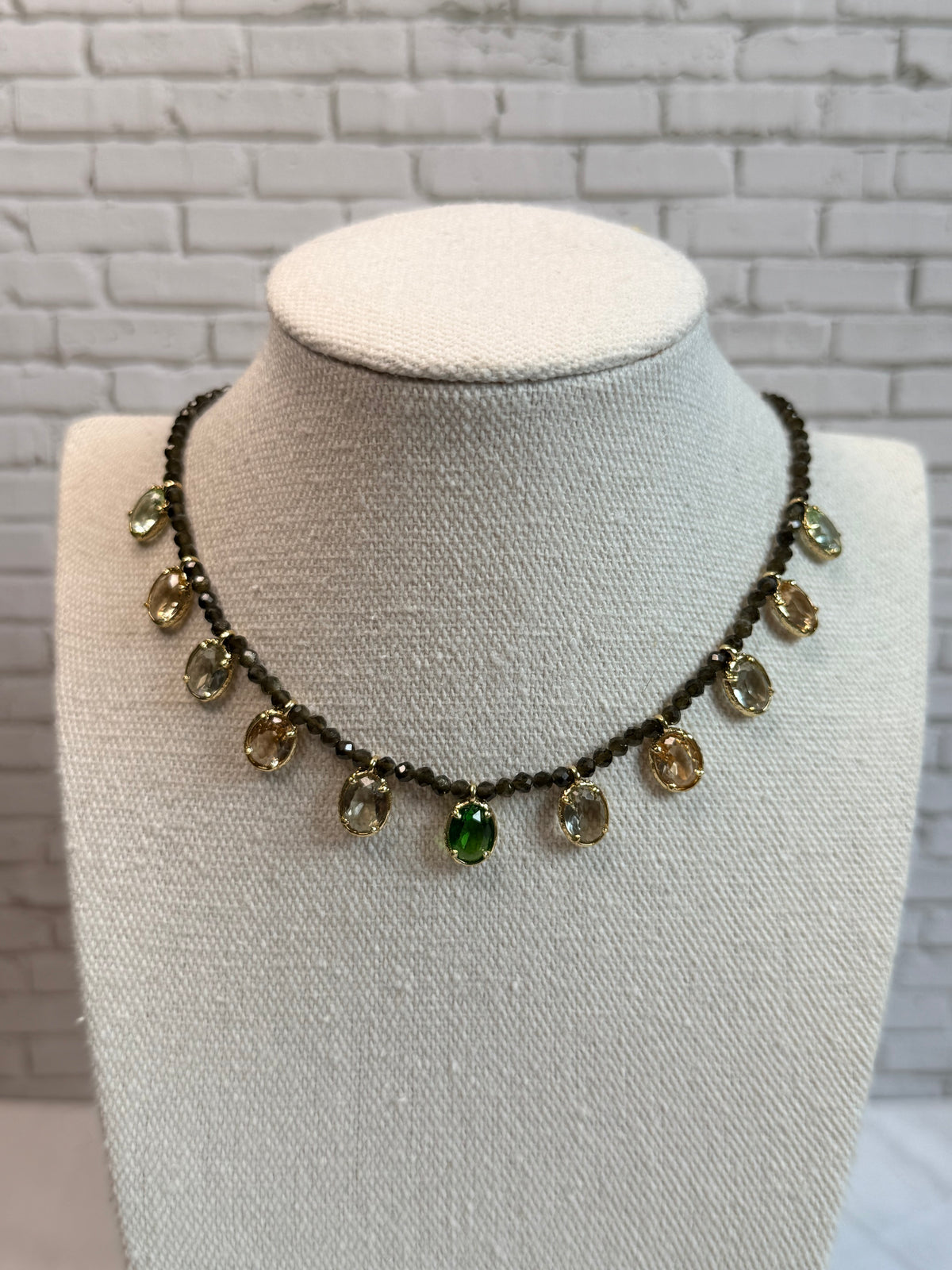 Collier Melia