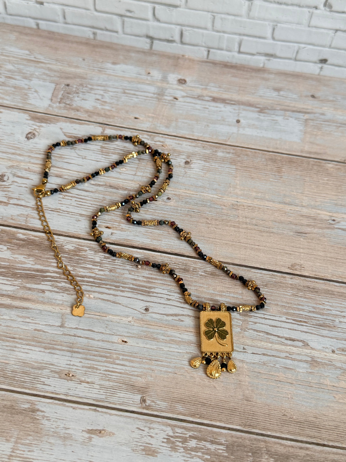 Collier Olivia