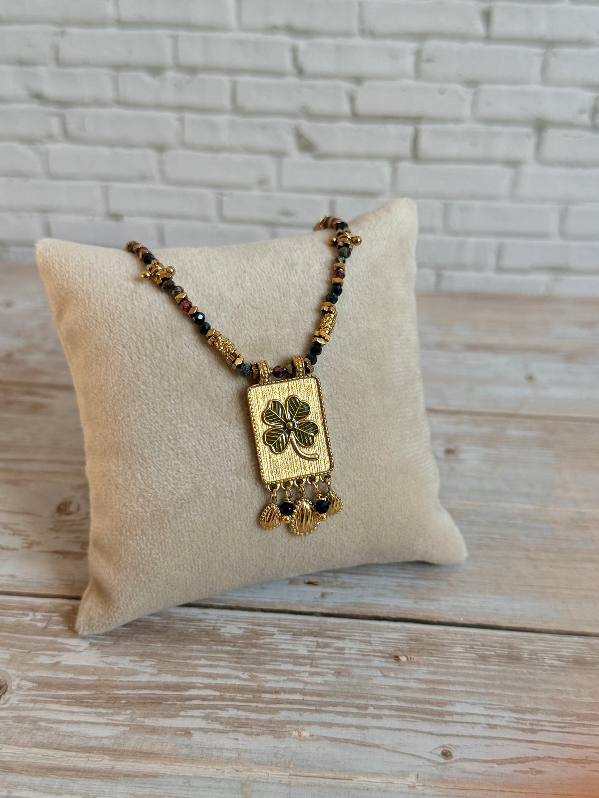 Collier Olivia