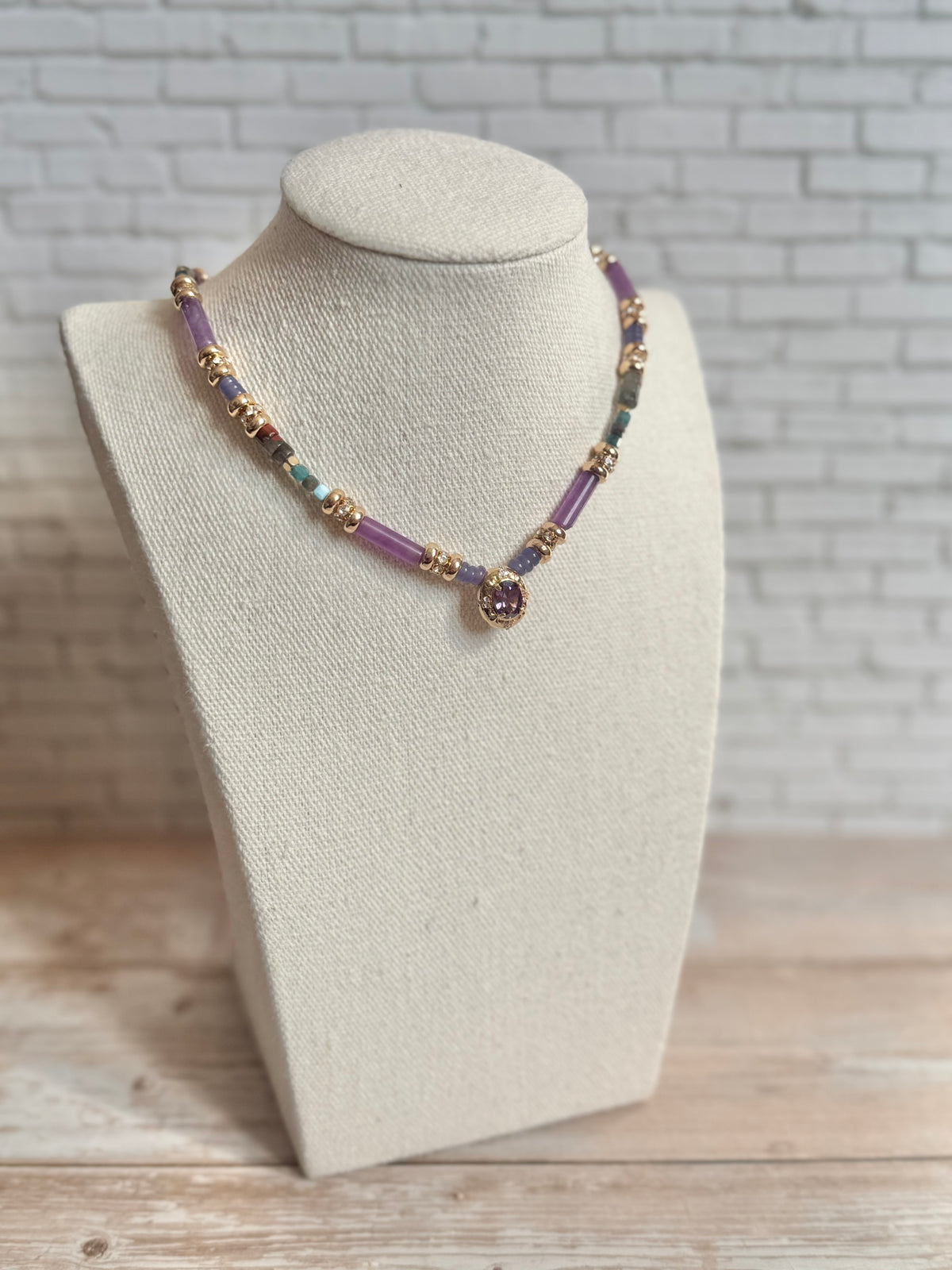 Collier Victoria