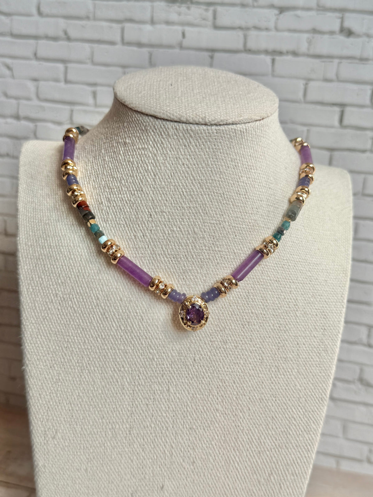 Collier Victoria
