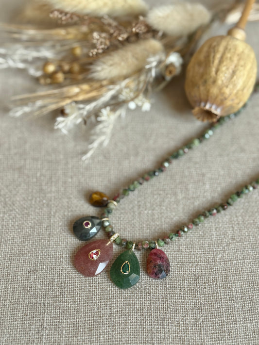 Collier Mina rubis zoïsites