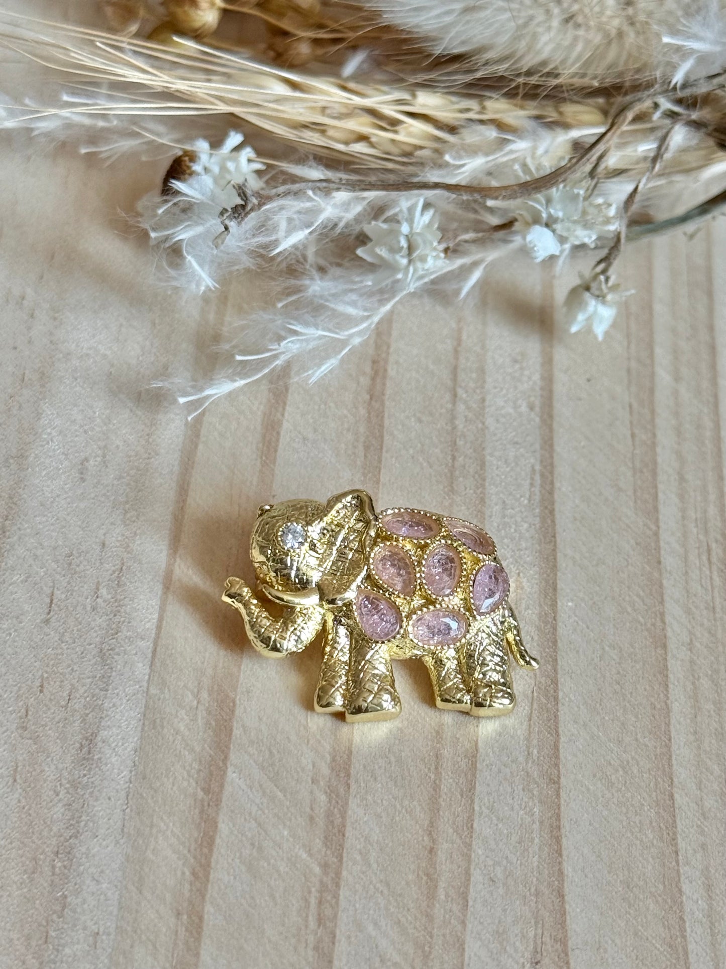 Broche éléphant rose