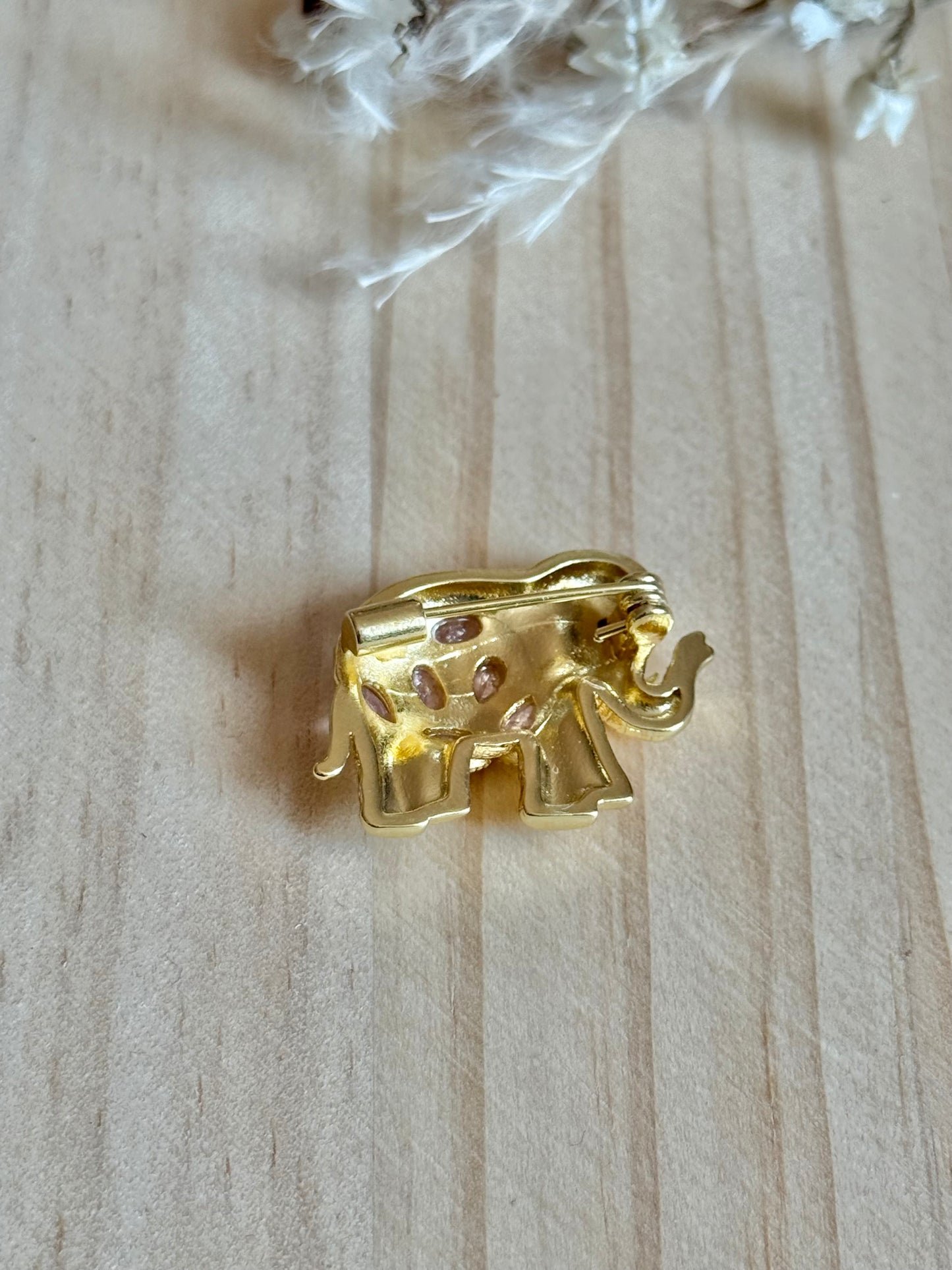 Broche éléphant rose