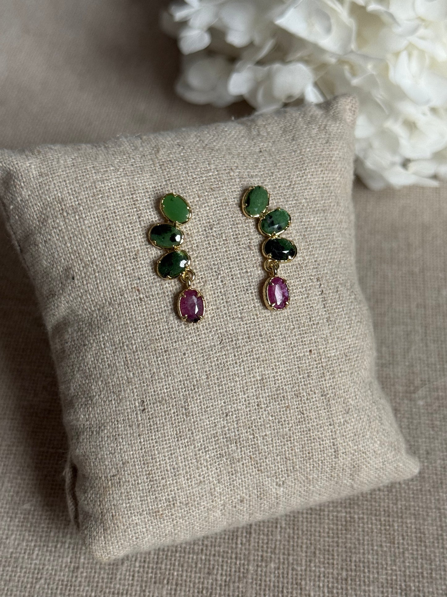 Boucles d'oreilles Monica rubis zoïsites